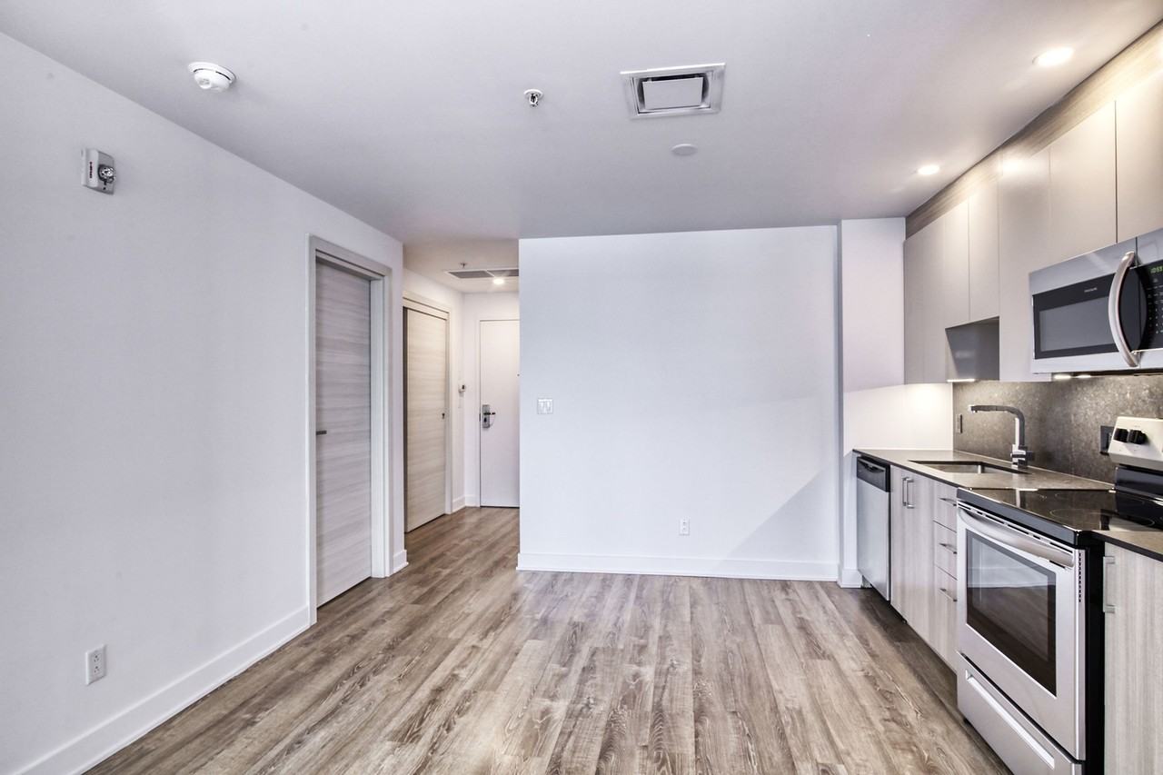 30 Saint Joseph Boulevard Est - Photo 4 of 50