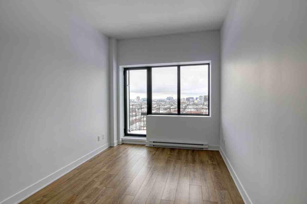 30 Saint Joseph Boulevard Est - Photo 5 of 50