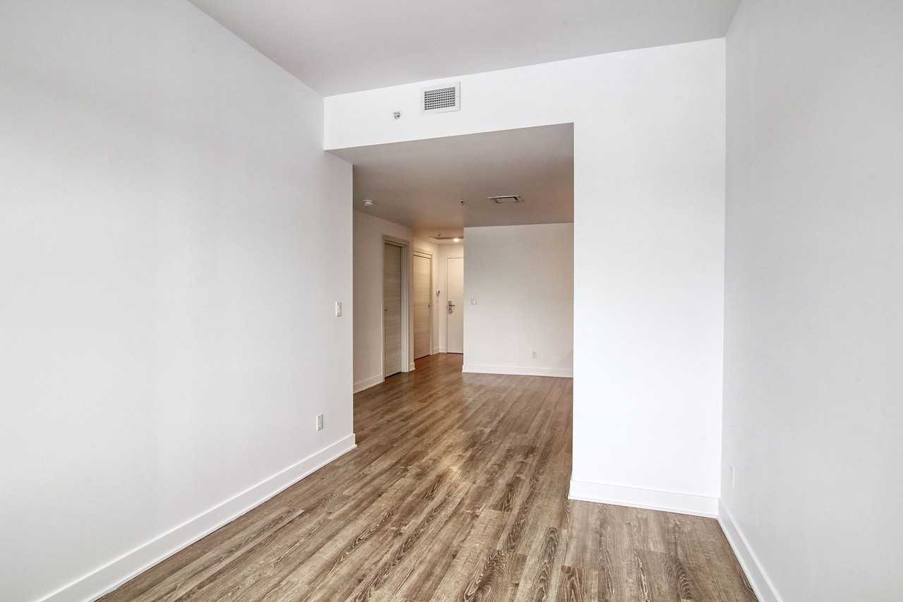 30 Saint Joseph Boulevard Est - Photo 6 of 50