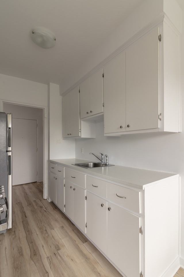 809 Av Bloomfield — photo 3