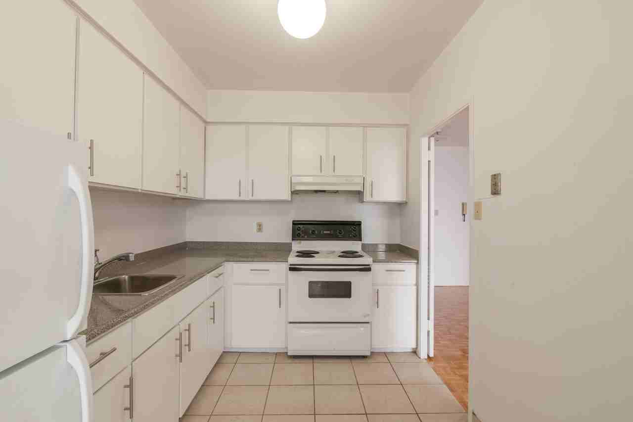 900 Rockland Avenue - Photo 3 of 50
