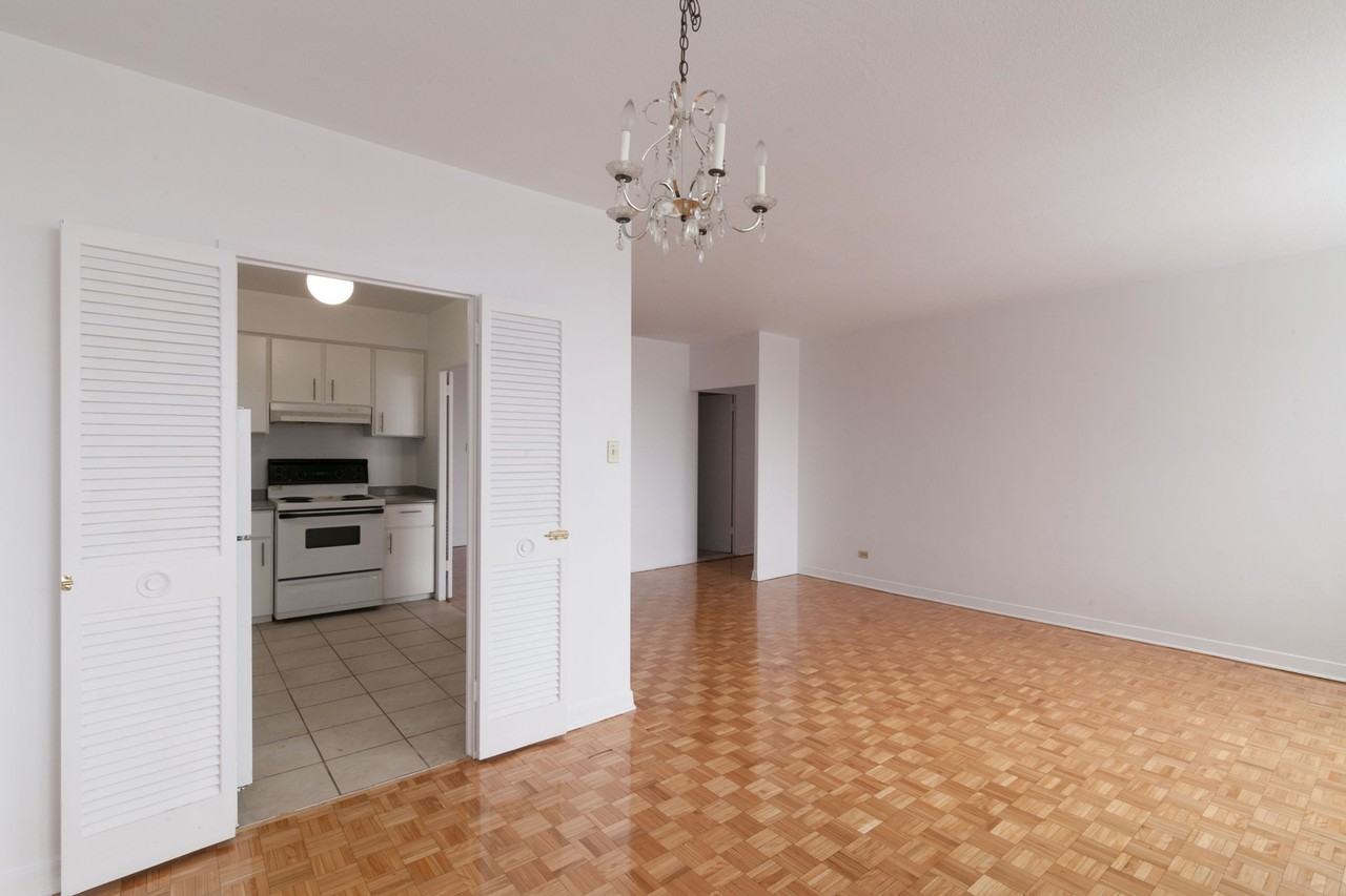 900 Rockland Avenue - Photo 4 of 50