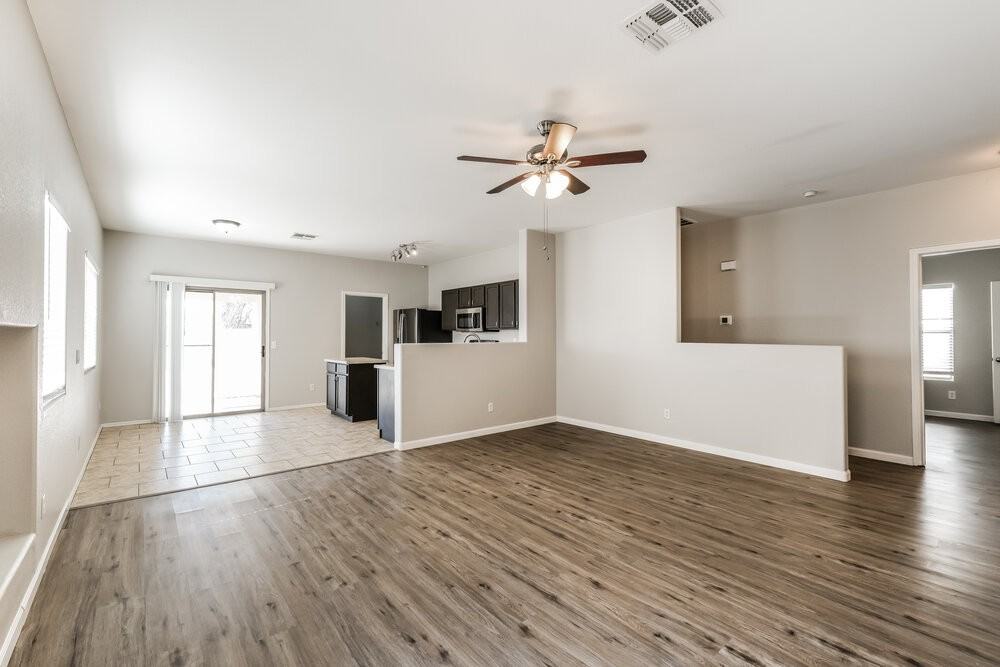 6522 W Elwood St - Photo 4 of 16