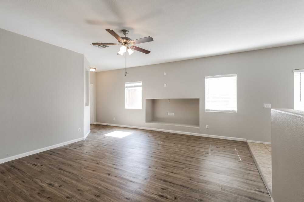 6522 W Elwood St - Photo 5 of 16