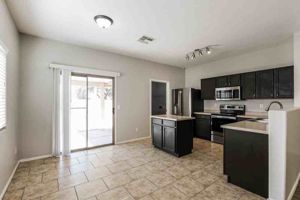 6522 W Elwood St - Photo 6 of 16