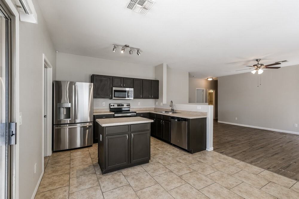 6522 W Elwood St - Photo 7 of 16