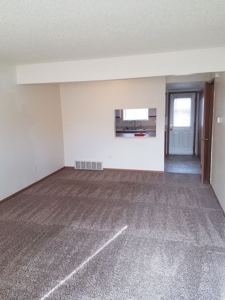 Meadow Lark Manor-Dubuque St - Photo 2 of 6