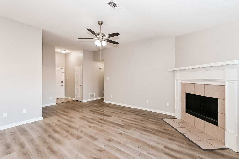 190 Pine Ridge Ln - Photo 3 of 16