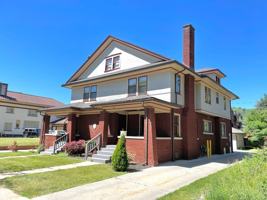 featured image of 411 College Ave Se