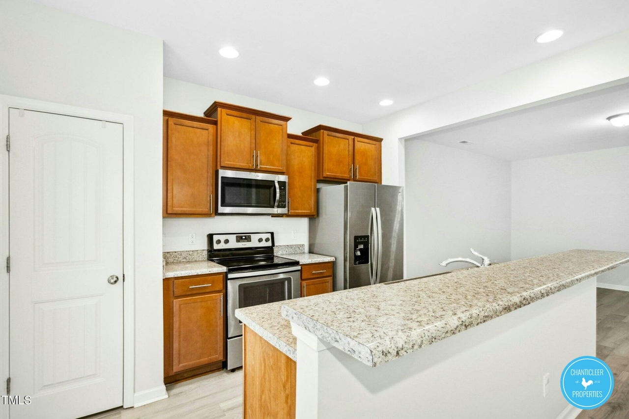 94 E Grove Point Dr #1 - Photo 4 of 24