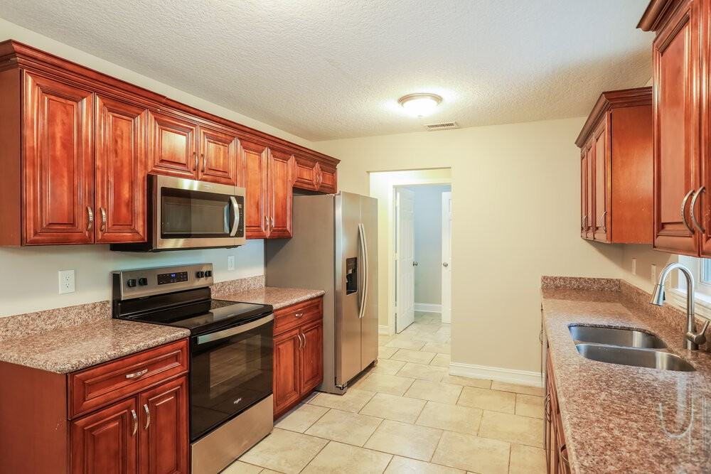 8106 Byrd Landing Ct - Photo 7 of 17