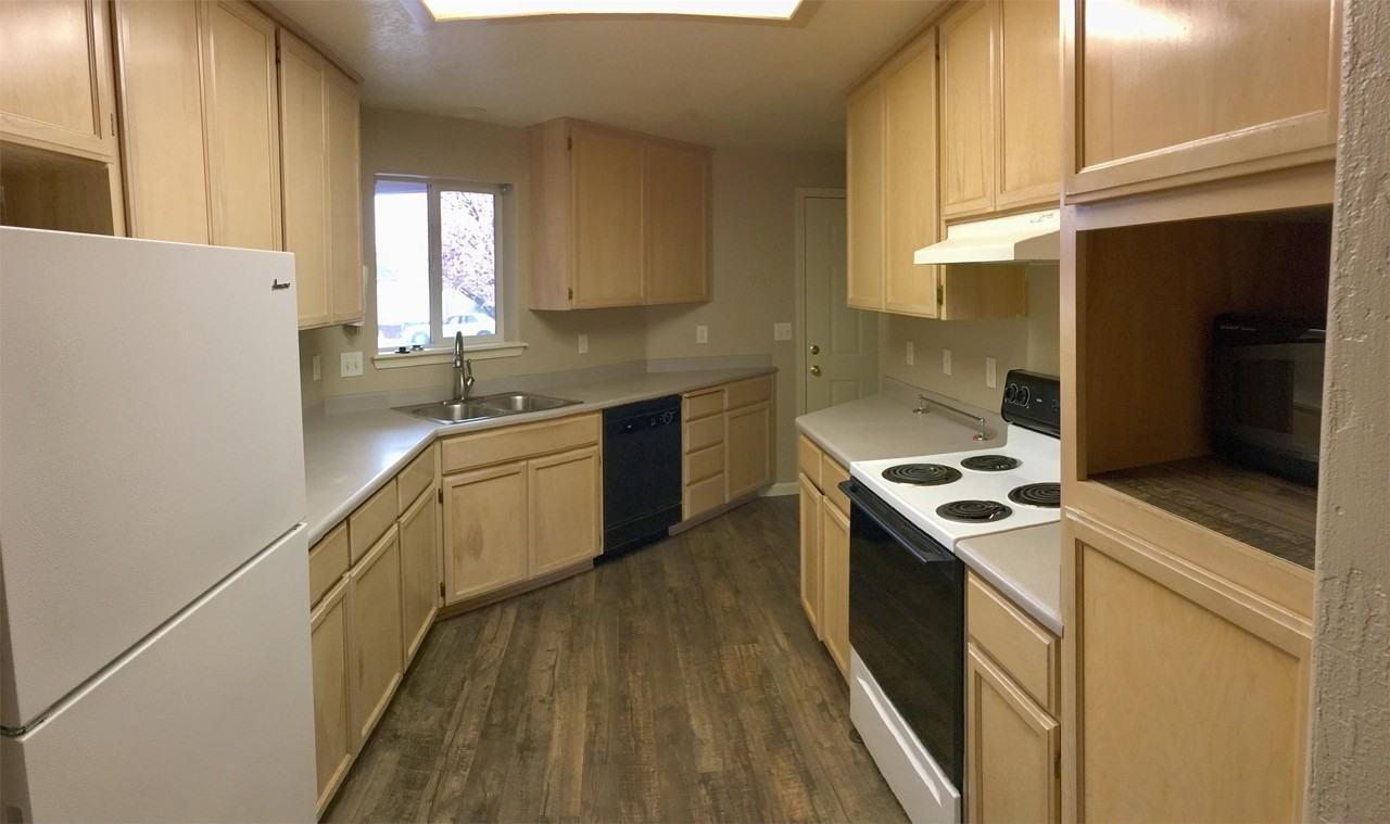 445 Crystal Dr #1 - Photo 2 of 22