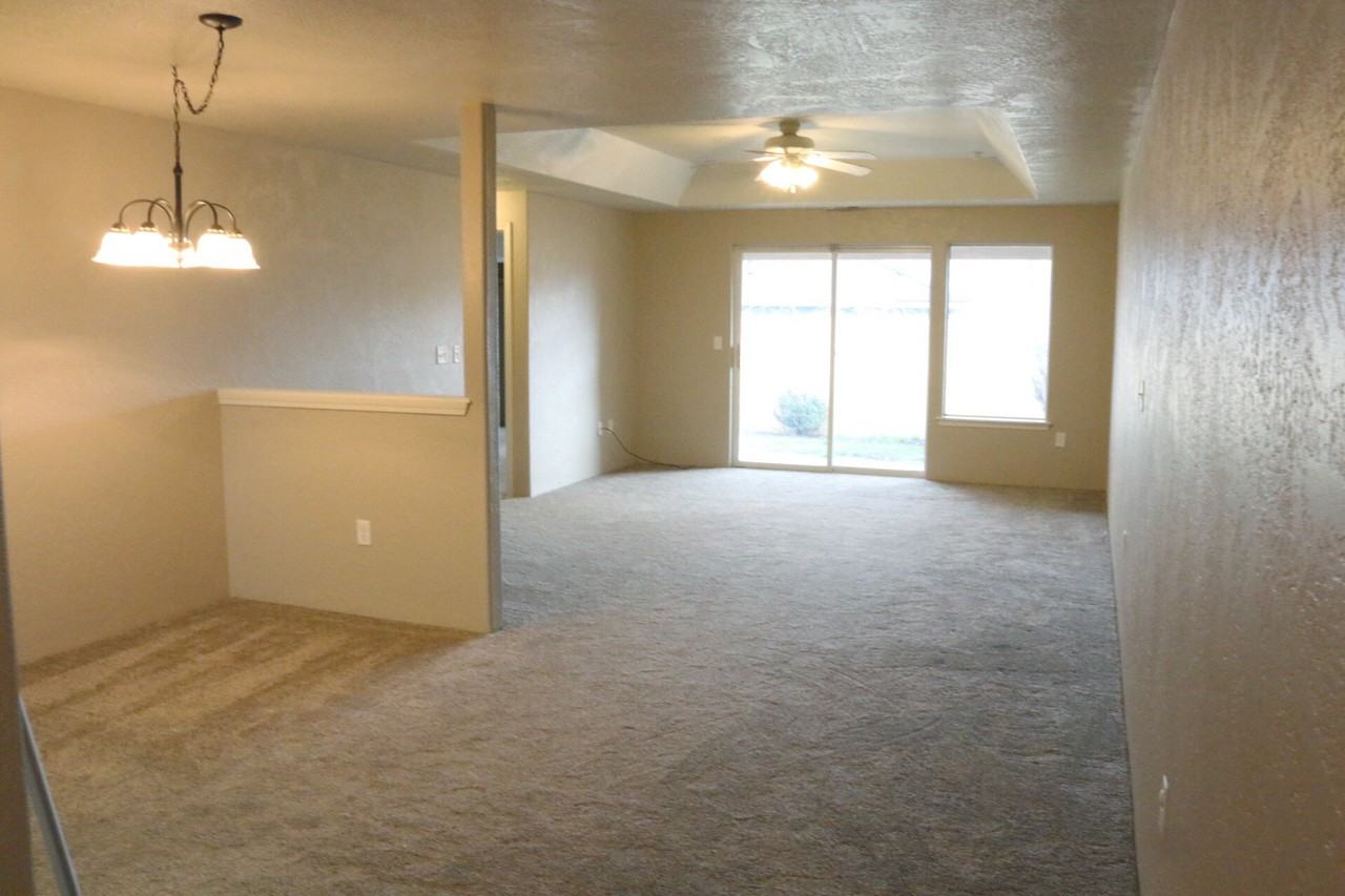 445 Crystal Dr #1 - Photo 3 of 22