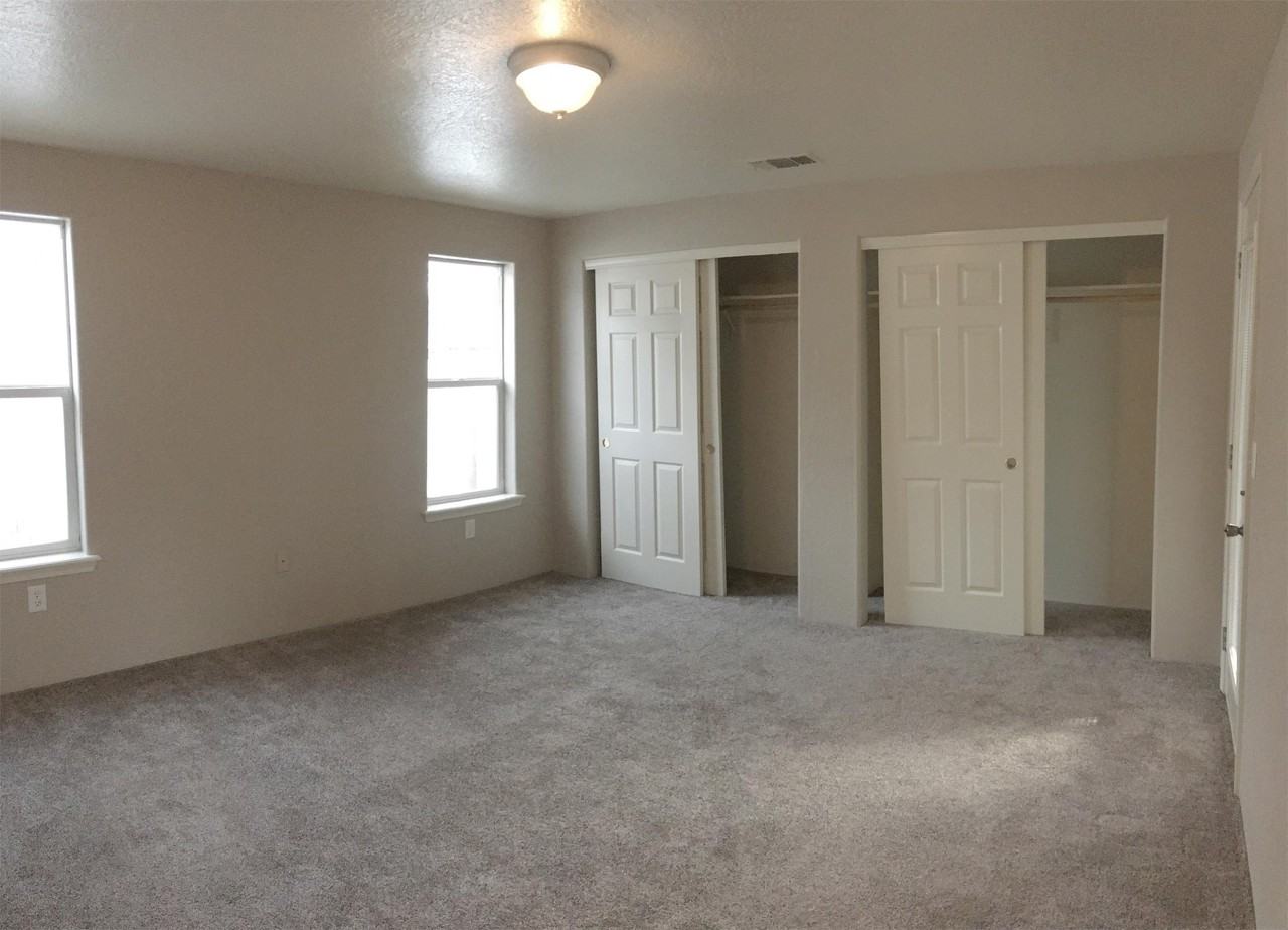 445 Crystal Dr #1 - Photo 4 of 22