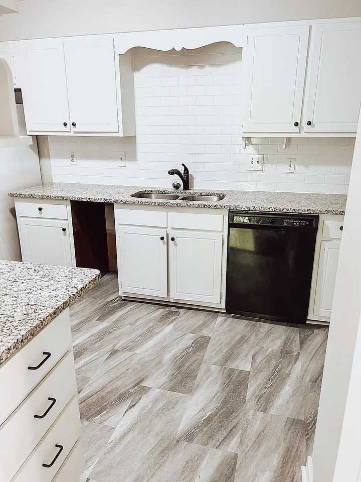 1744 N Hamilton St - Photo 2 of 15