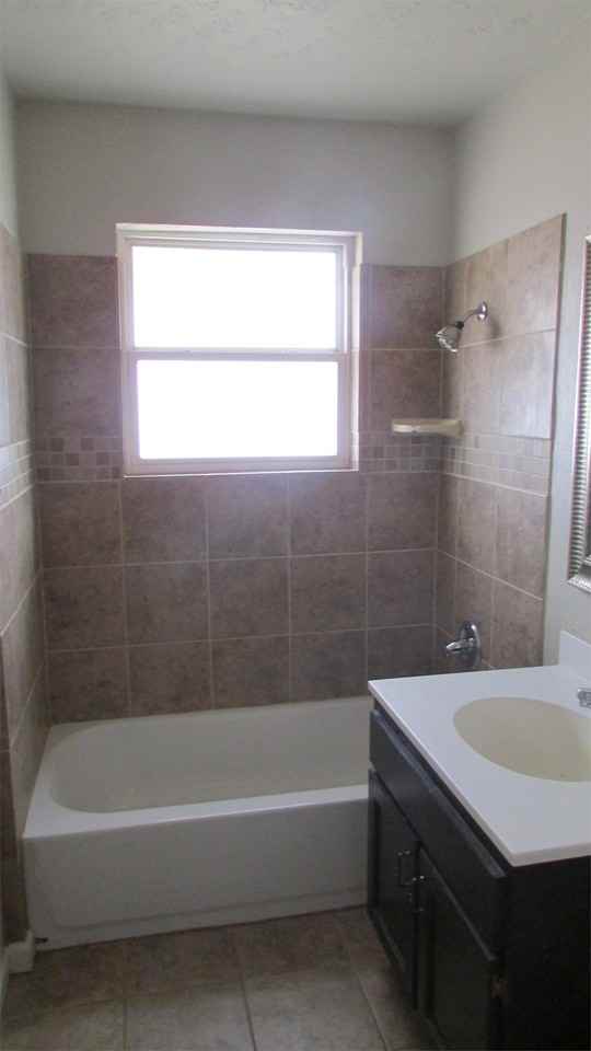 6108 Se 3rd St #1 - Photo 2 of 10