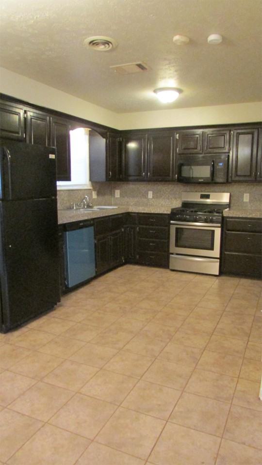 6108 Se 3rd St #1 - Photo 3 of 10