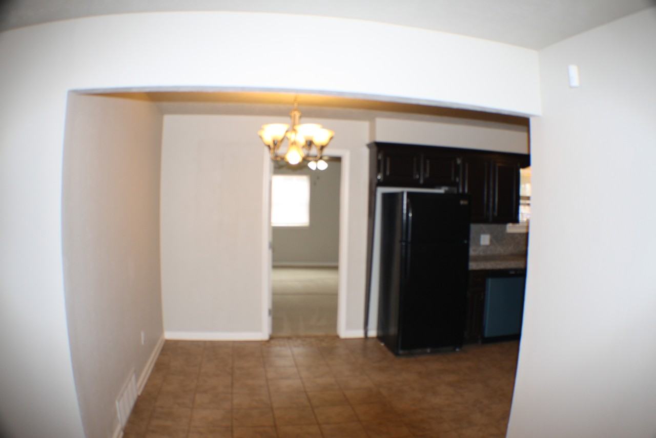 6108 Se 3rd St #1 - Photo 5 of 10