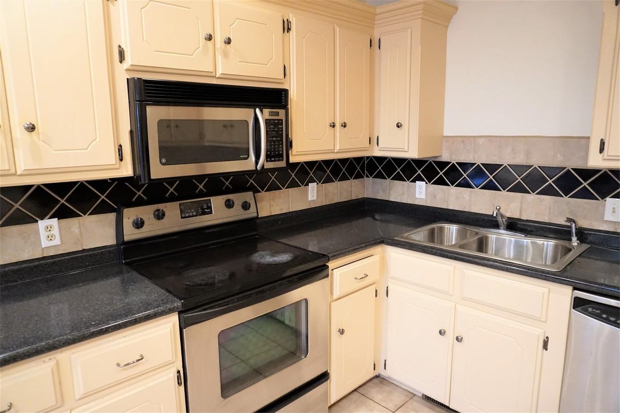 785 Kingsgate Rd #1 - Photo 4 of 13