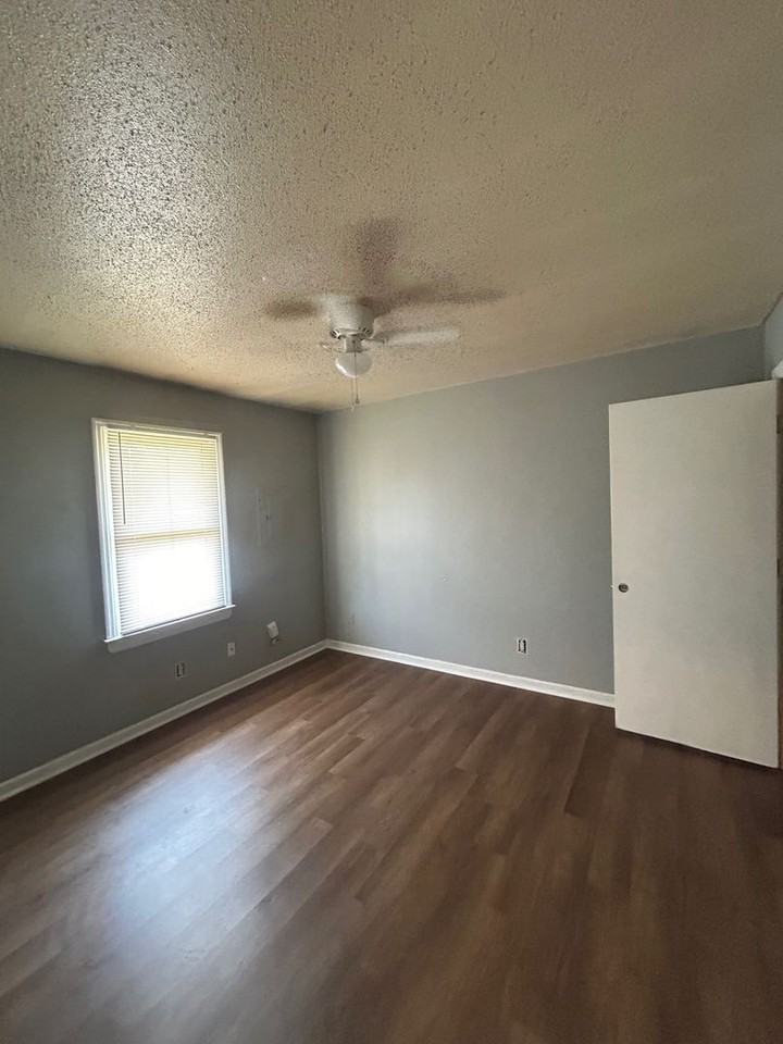 119 Calvin Ct Apt A - Photo 5 of 10