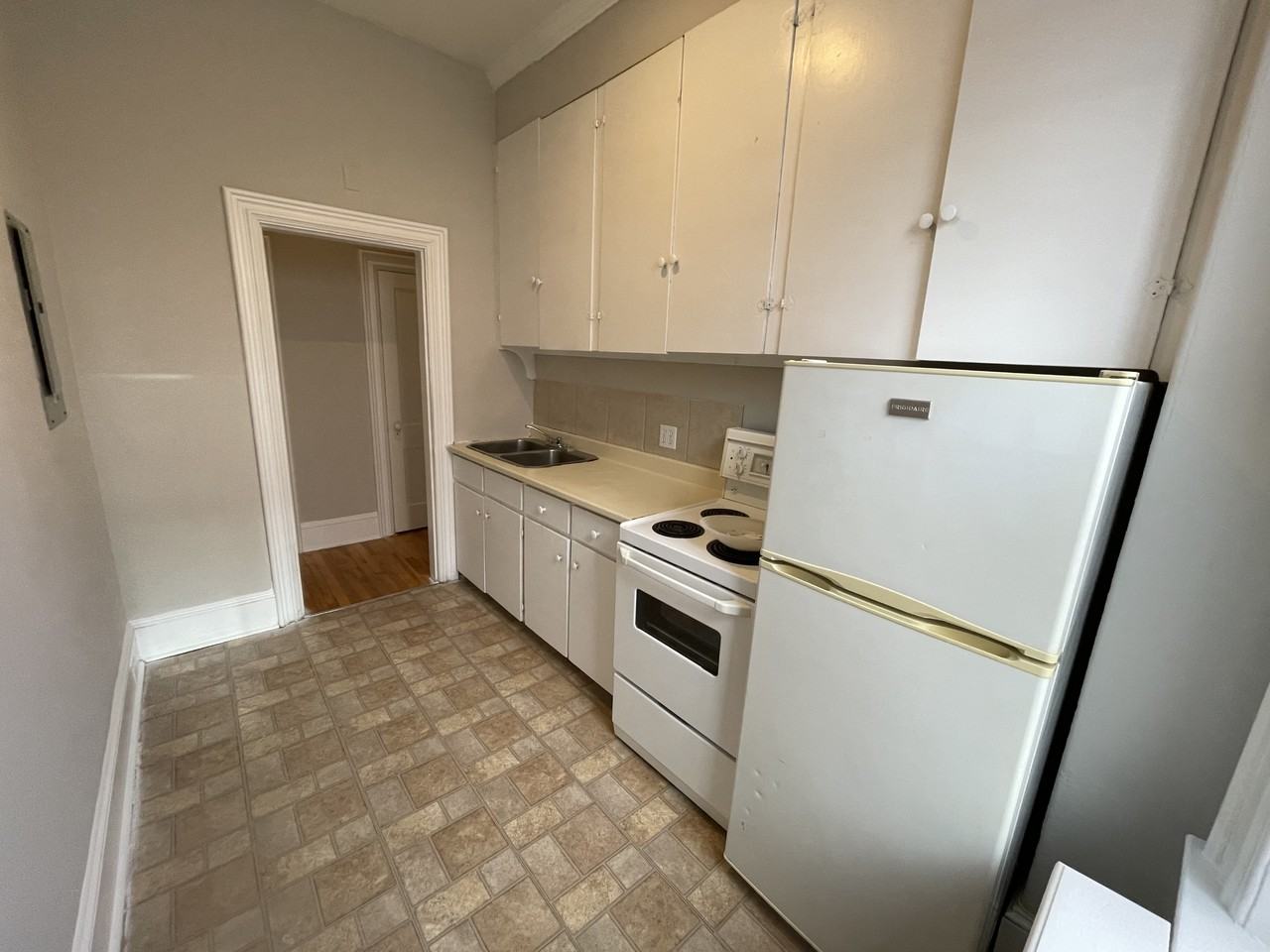 80 Princess St #3 - Photo 4 of 10