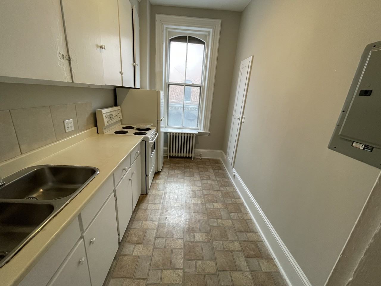 80 Princess St #3 - Photo 5 of 10