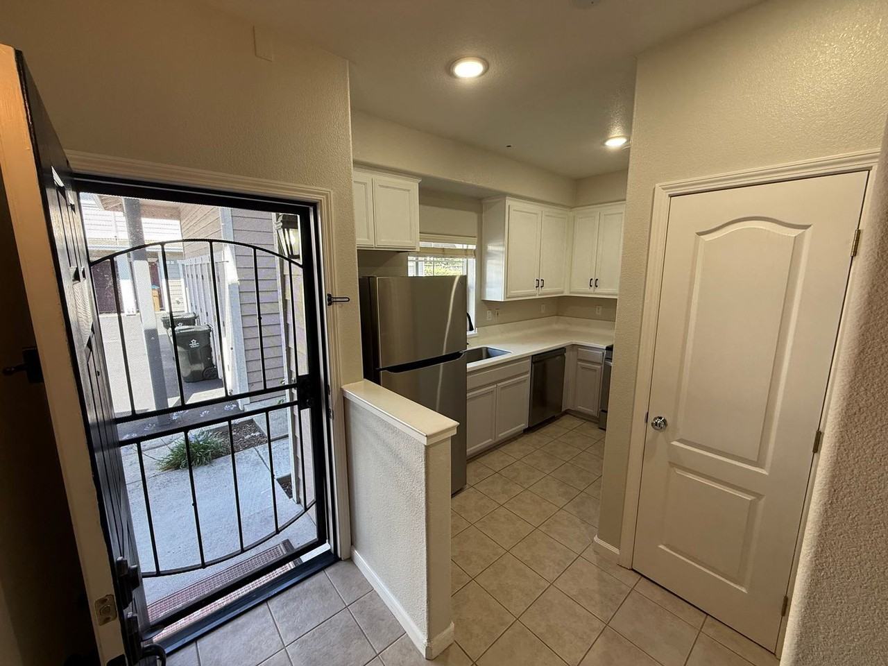 9 Ashford Pl - Photo 2 of 23