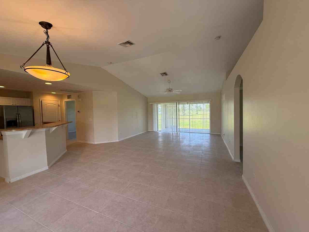 1823 Nw 31st St - Photo 2 of 9
