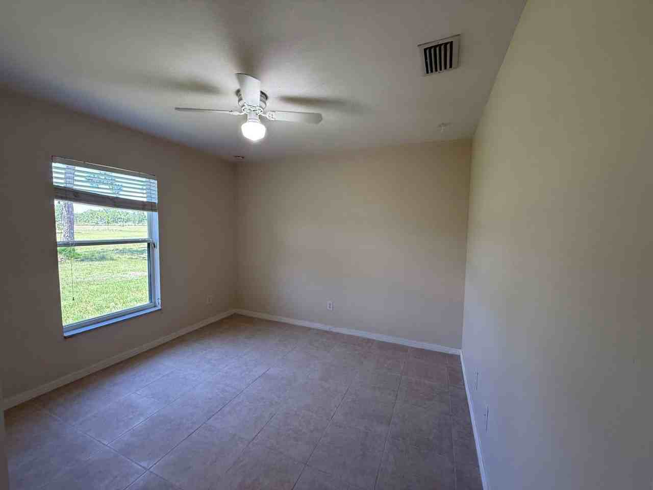 1823 Nw 31st St - Photo 5 of 9