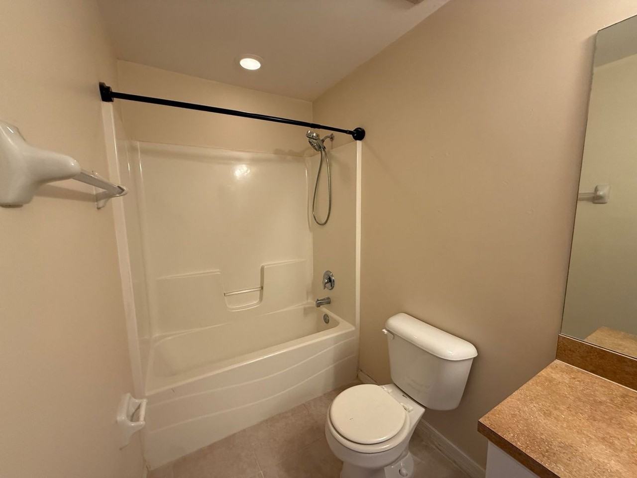 1823 Nw 31st St - Photo 7 of 9