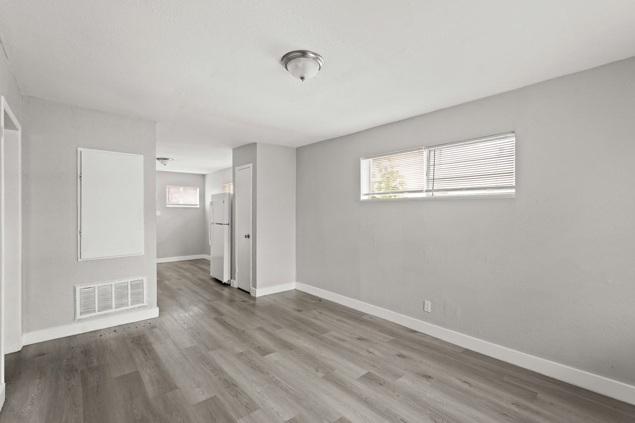 7815 Glass St #7815 - Photo 3 of 13