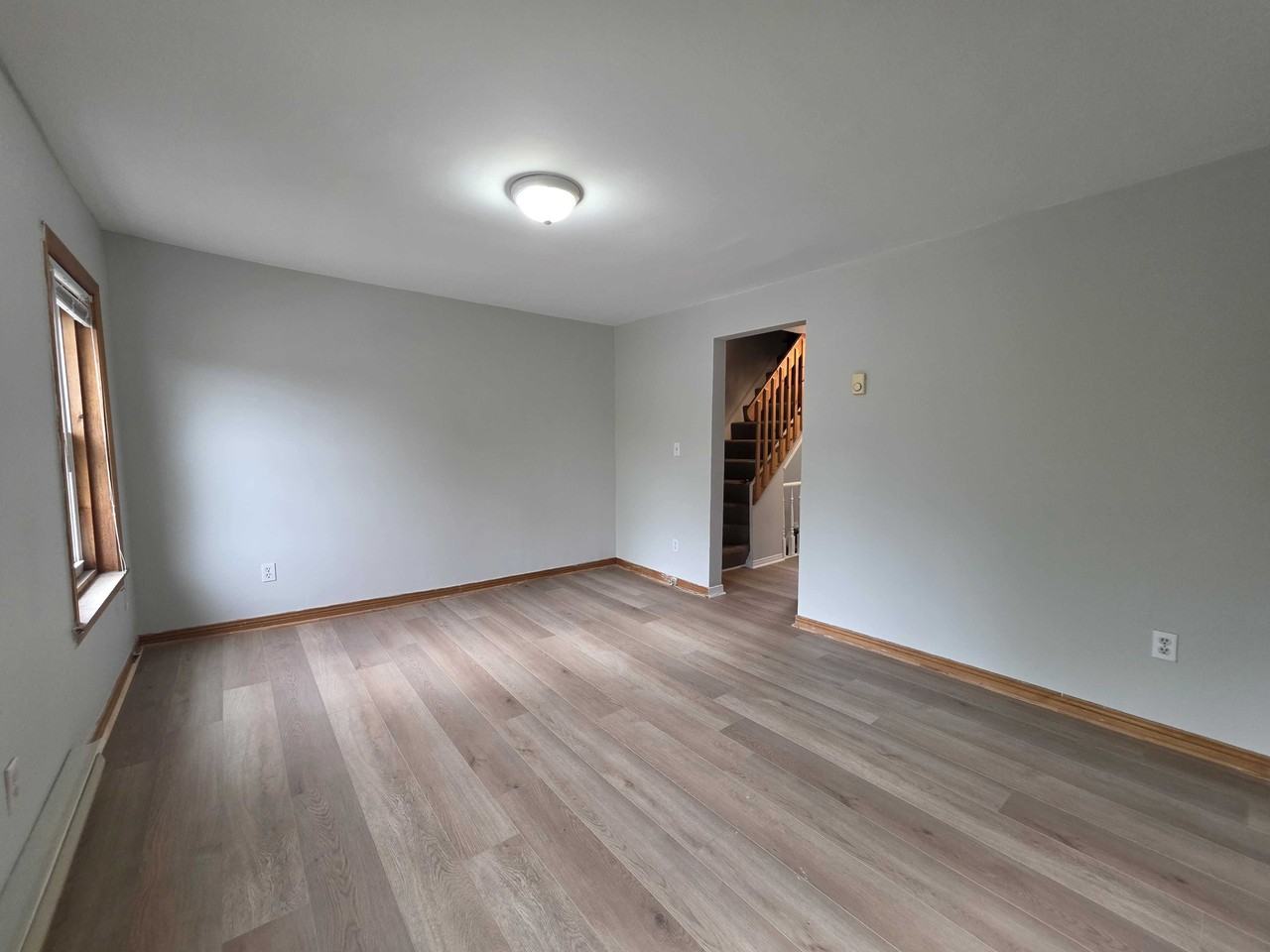 558 Albert St #558-2 - Photo 3 of 9