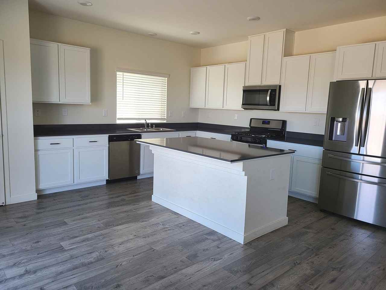 8833 Portia Dr - Photo 4 of 19