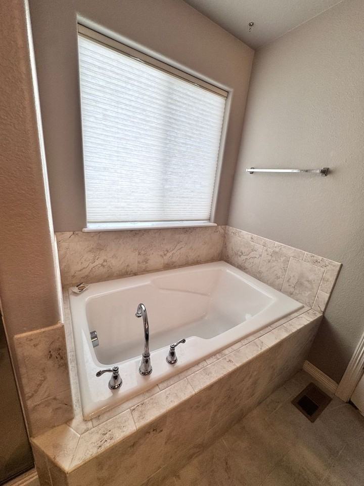 5433 Bristow Rd - Photo 7 of 23