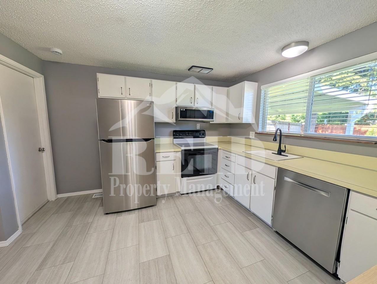 3806 Pineneedle Dr - Photo 5 of 22