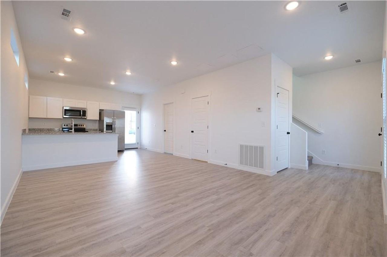 1081 1081 Boardwalk Avenue - Photo 3 of 19