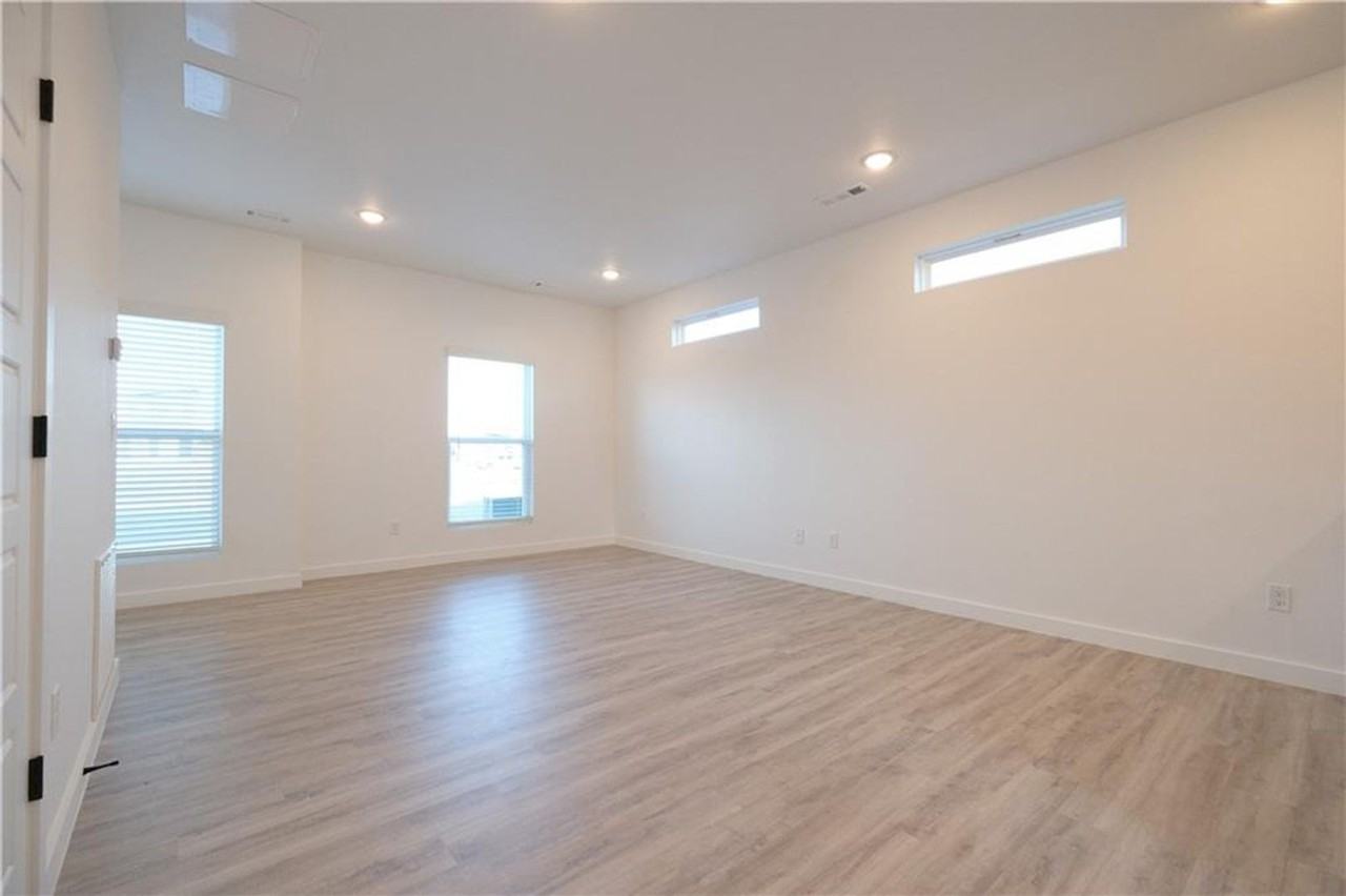 1081 1081 Boardwalk Avenue - Photo 4 of 19