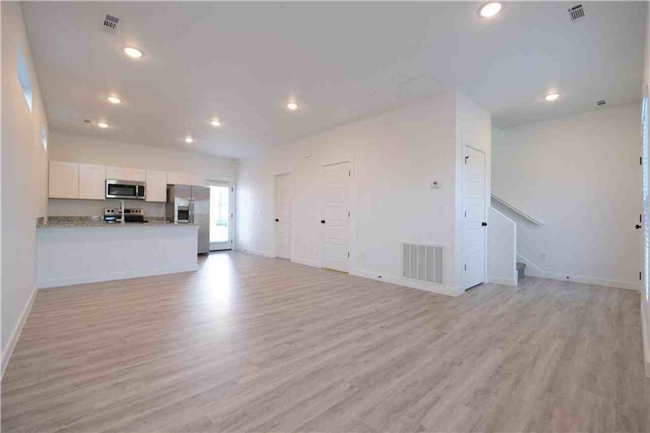 1081 1081 Boardwalk Avenue - Photo 5 of 19
