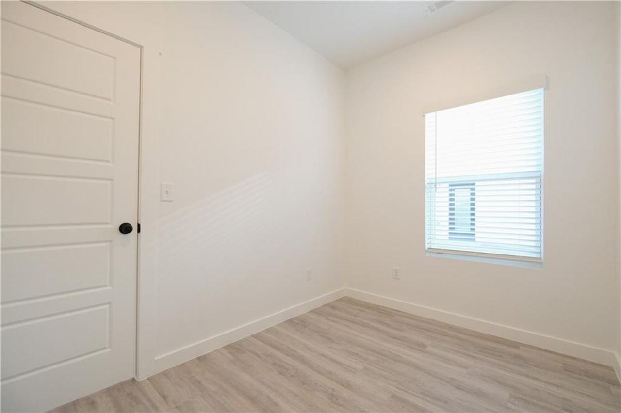 1081 1081 Boardwalk Avenue - Photo 7 of 19