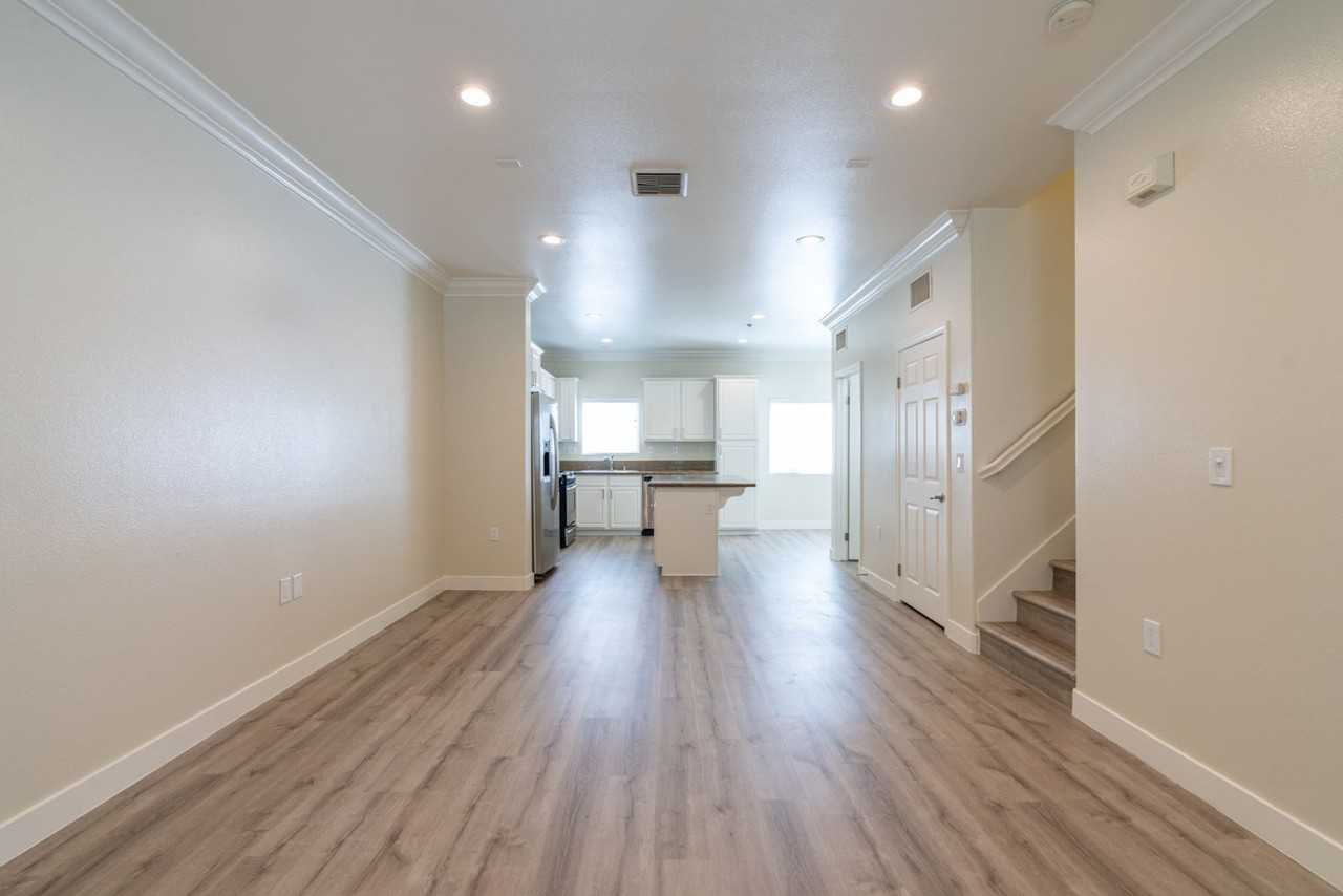 Vantaggio Townhomes - Photo 7 of 34