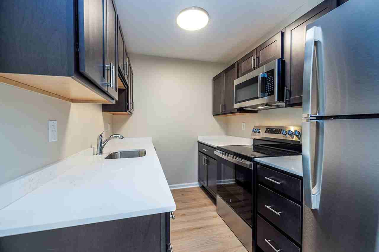 Royal Villa Apartments - Photo 2 of 28