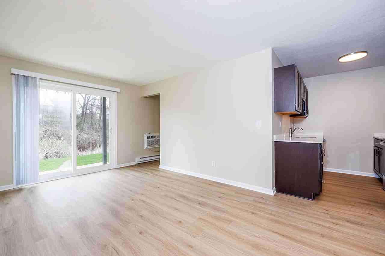 Royal Villa Apartments - Photo 3 of 28