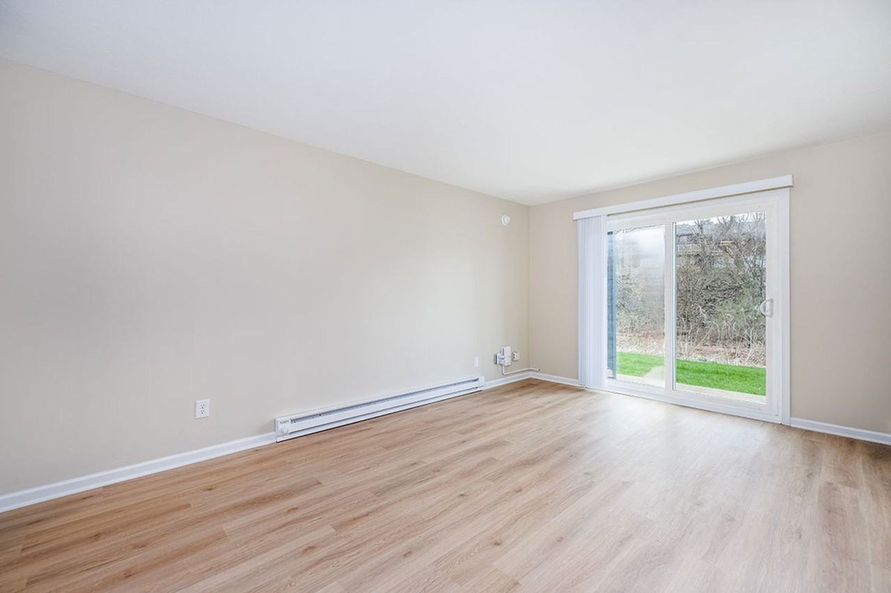 Royal Villa Apartments - Photo 5 of 28