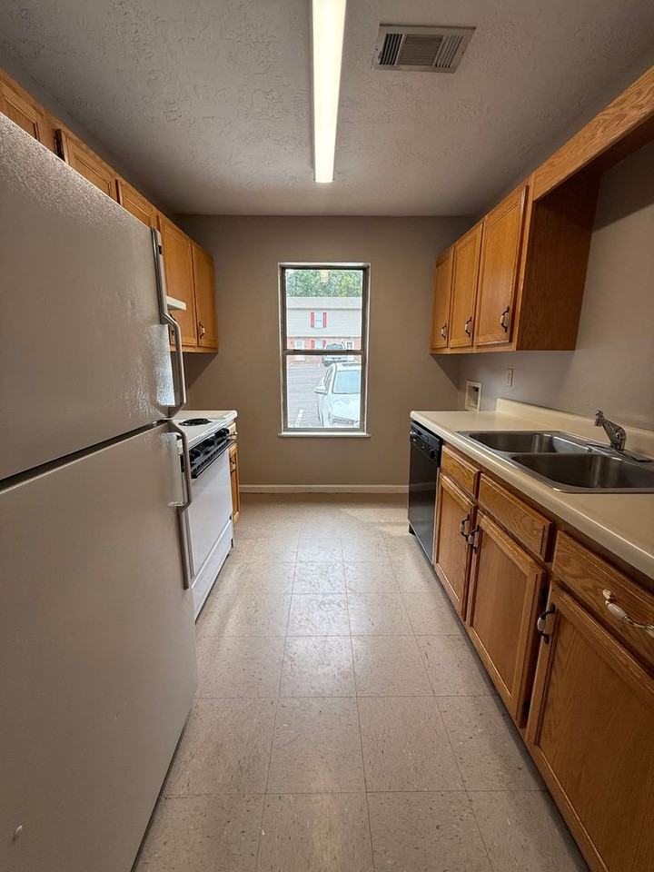 148 W Peach St Apt E2 #E2 - Photo 3 of 10