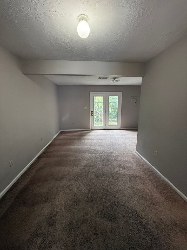 148 W Peach St Apt E2 #E2 - Photo 4 of 10