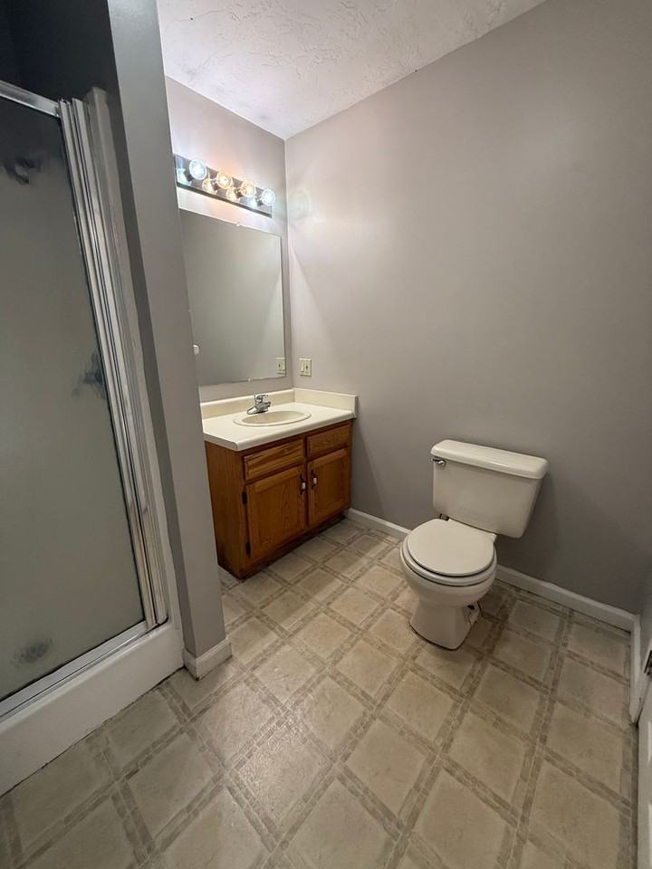 148 W Peach St Apt E2 #E2 - Photo 6 of 10