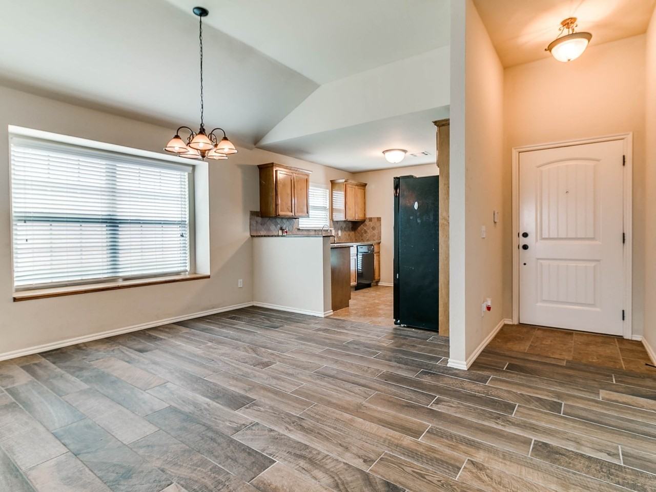 6829 Nw 157th St - Photo 3 of 46