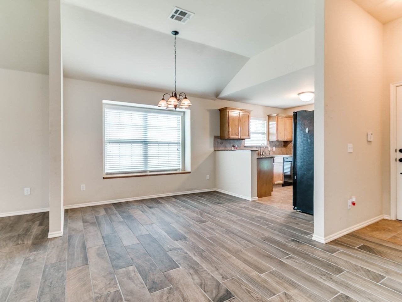 6829 Nw 157th St - Photo 4 of 46