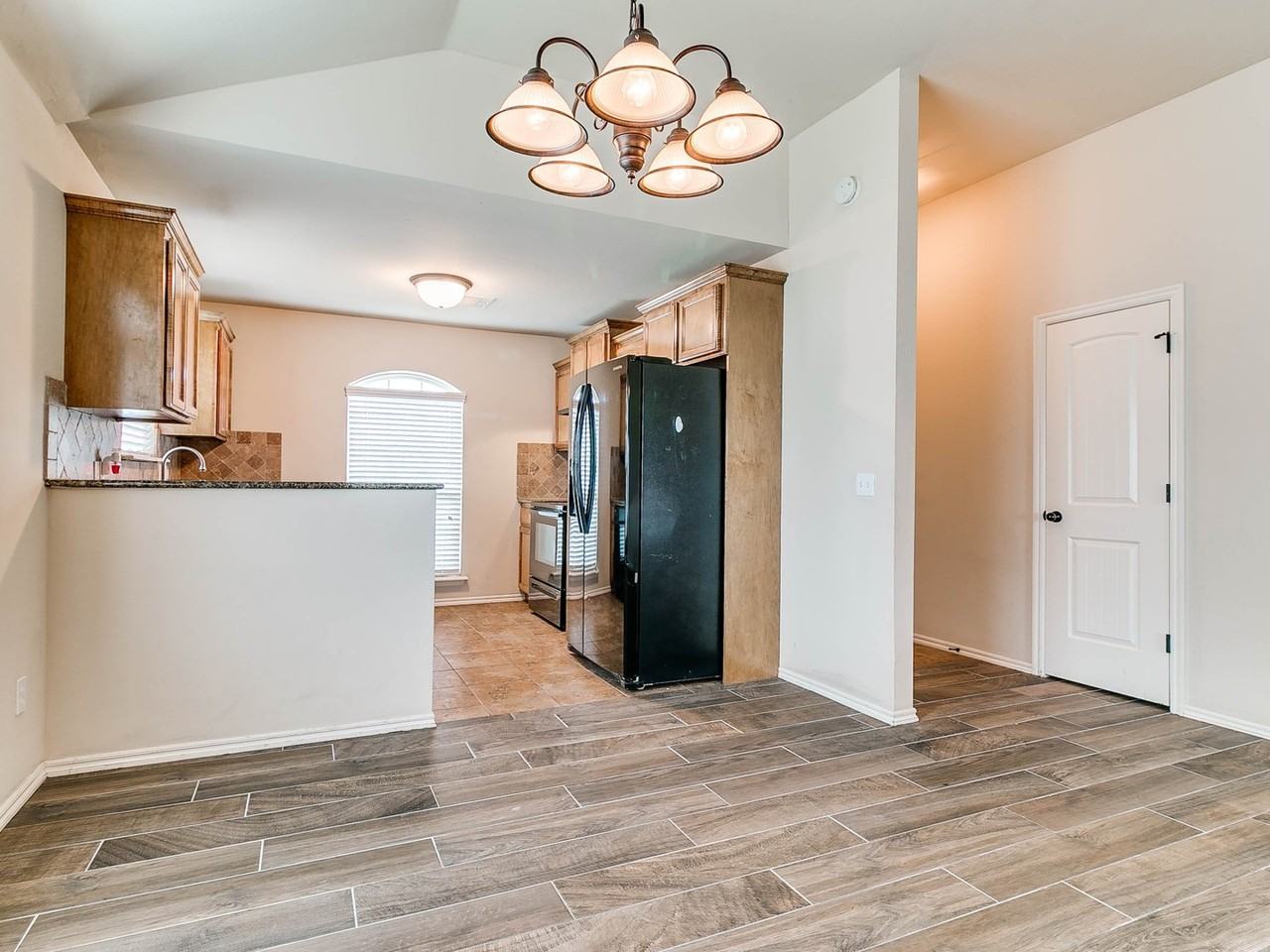 6829 Nw 157th St - Photo 5 of 46