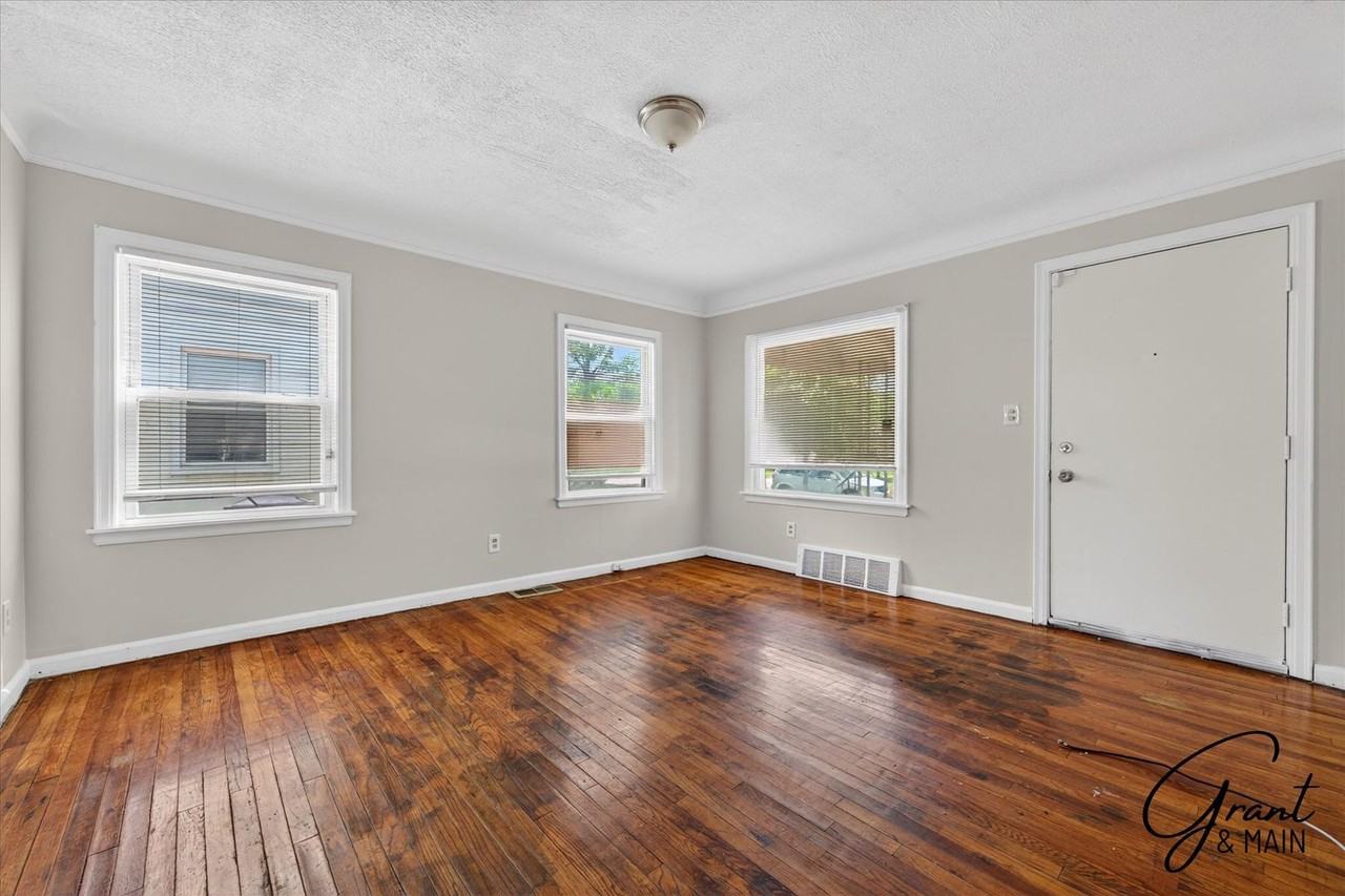 7466 W Parkway St - Photo 5 of 16